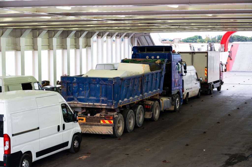 Por qué es importante usar un tráiler para transportar carga pesada